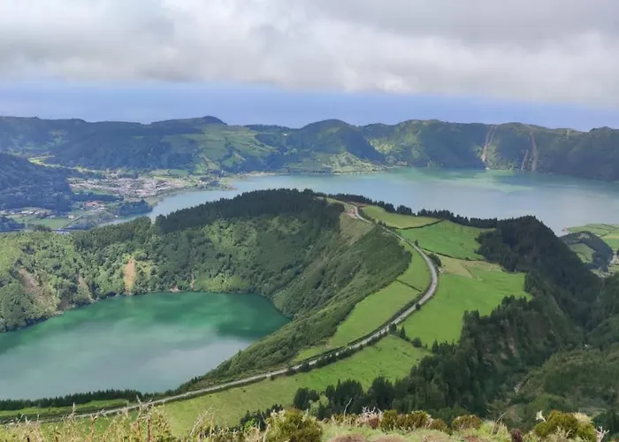 Caminhos Nos Levam Pela Ilha